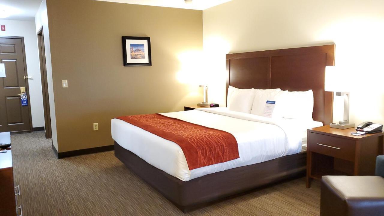 Comfort Inn & Suites Tempe Phoenix Sky Harbor Airport Ngoại thất bức ảnh