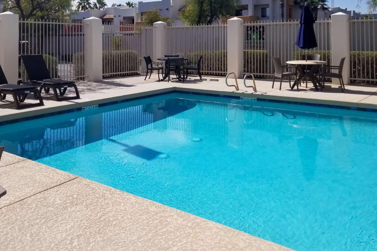 Comfort Inn & Suites Tempe Phoenix Sky Harbor Airport Ngoại thất bức ảnh